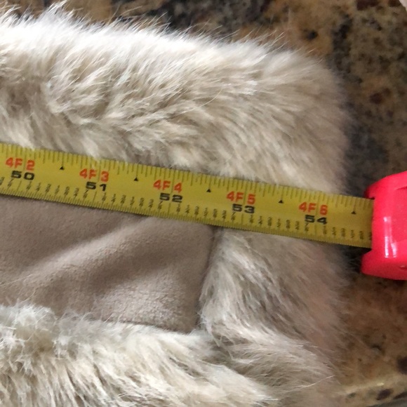 Restoration hardware faux fur scarf - Picture 8 of 9